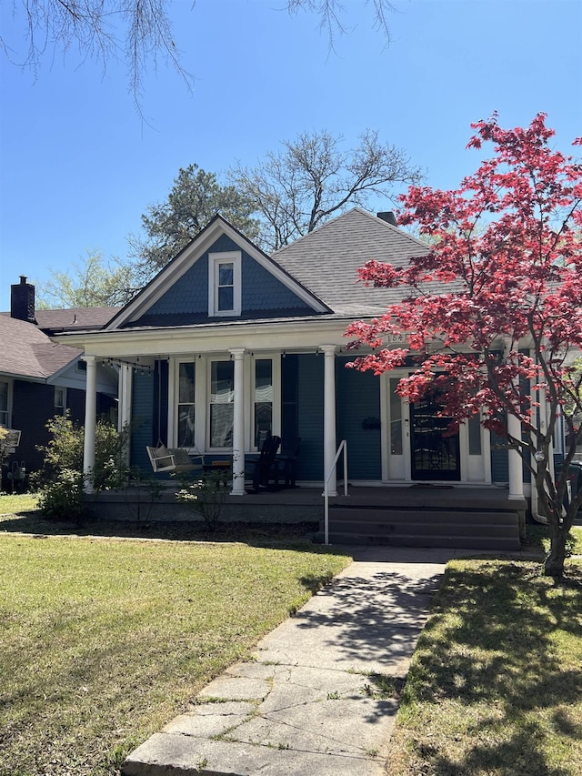 view of front facade with a front lawn and a porch