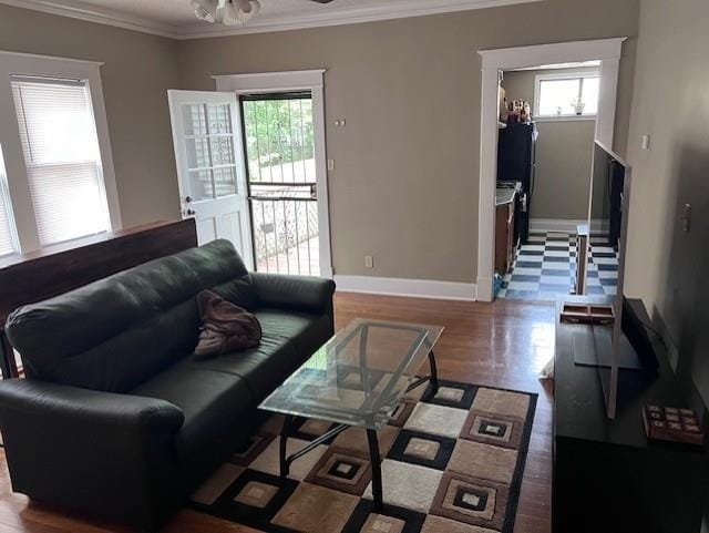 living room featuring ceiling fan, wood-type flooring, and crown molding