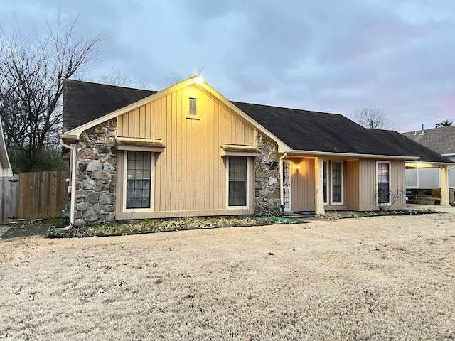 view of front of property