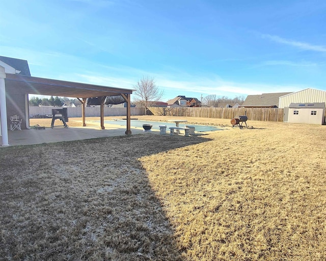 view of yard featuring a patio area