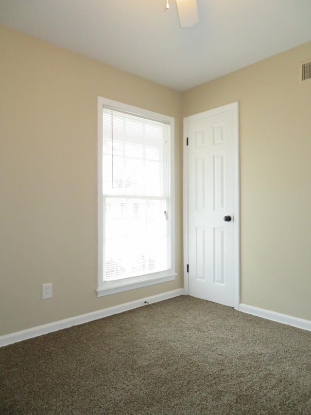 carpeted empty room featuring ceiling fan