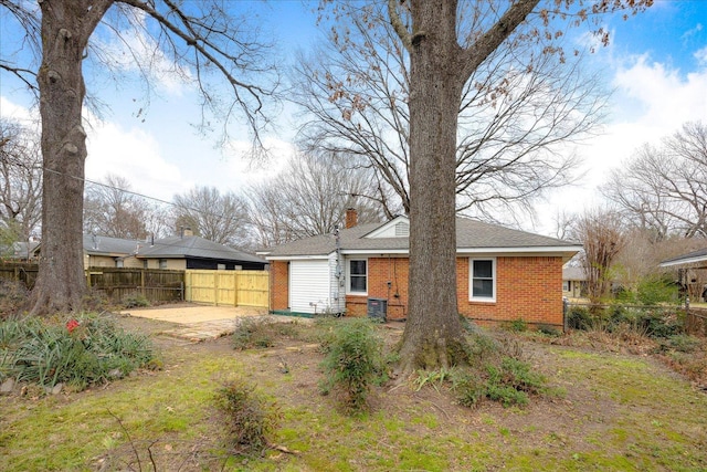 ranch-style home with a patio and cooling unit