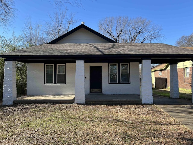 ranch-style house with covered porch