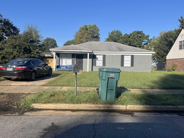 view of front of house with a front lawn