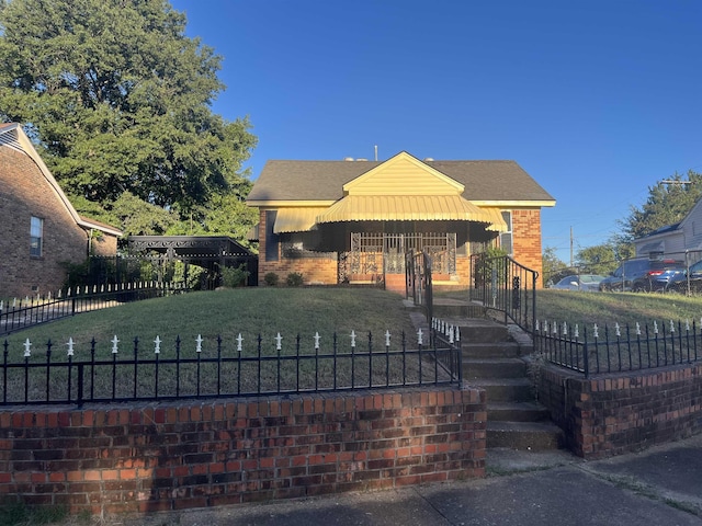 view of front of property with a front yard