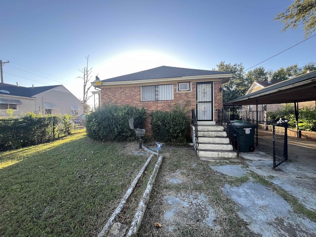 view of front of house with a front lawn