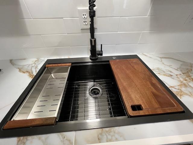 interior details featuring backsplash and sink