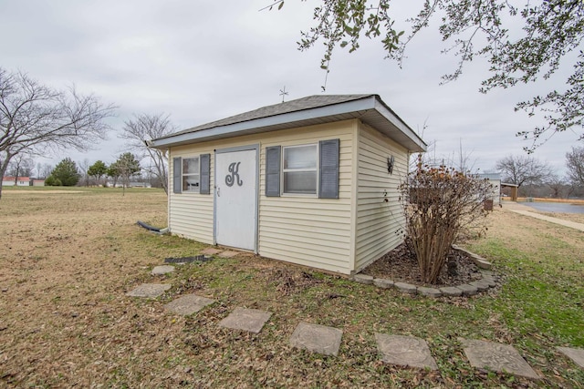 view of outdoor structure with a yard