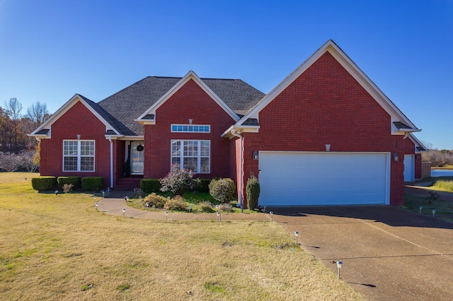 view of front of property featuring a front lawn and a garage