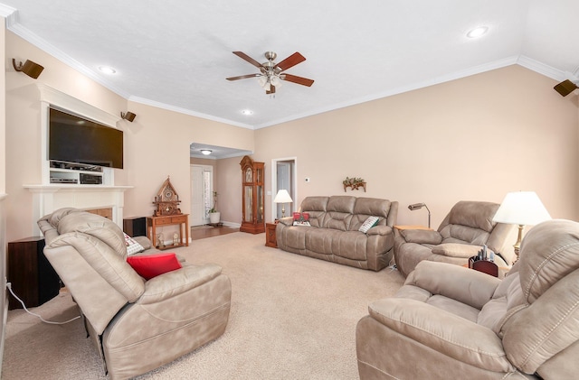 carpeted living room featuring ceiling fan and crown molding