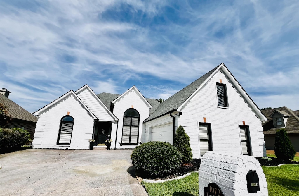 view of front of house with a garage