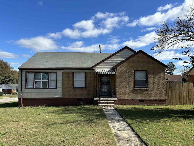 bungalow-style home featuring a front lawn