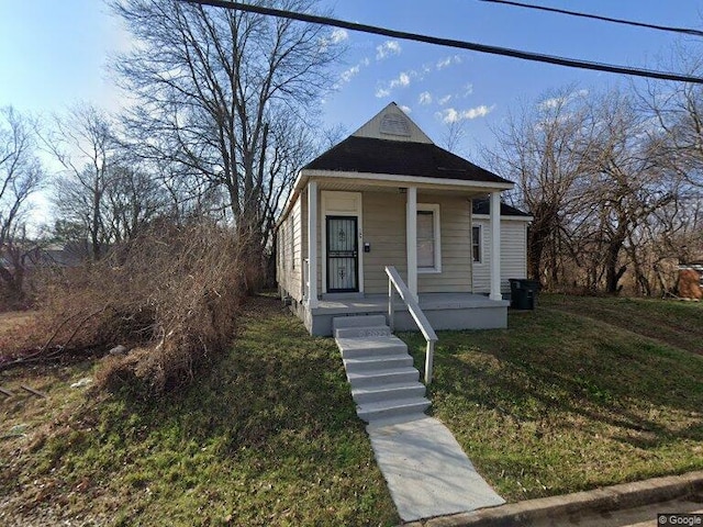 bungalow-style home featuring a front lawn and a porch