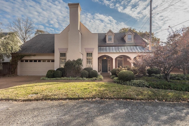 view of front facade featuring a garage and a front lawn