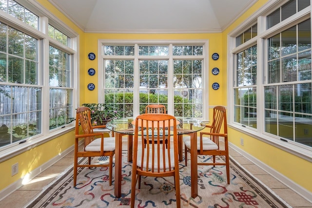 sunroom with vaulted ceiling