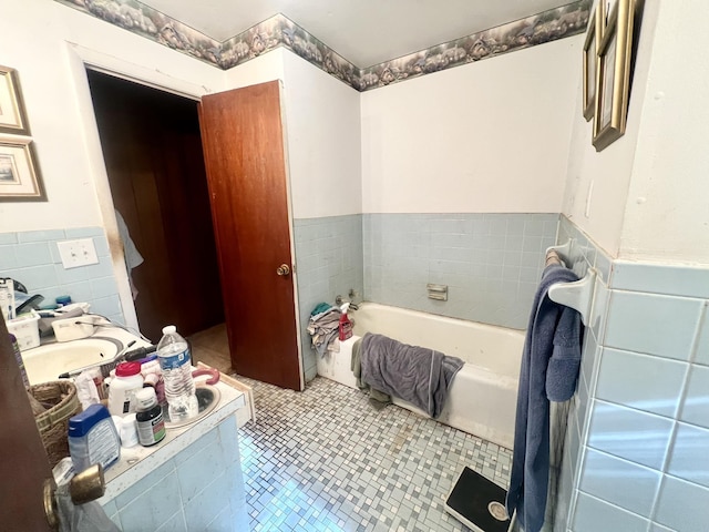 bathroom featuring tile patterned flooring, sink, and a tub