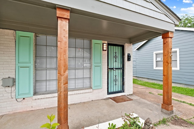 doorway to property featuring a porch