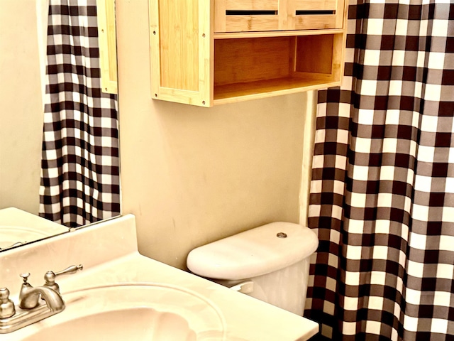 bathroom featuring sink and toilet