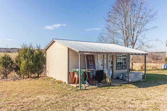 view of outdoor structure featuring a yard