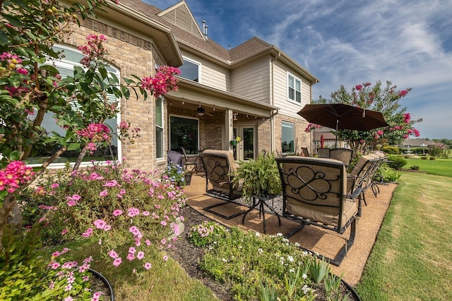 view of patio with ceiling fan