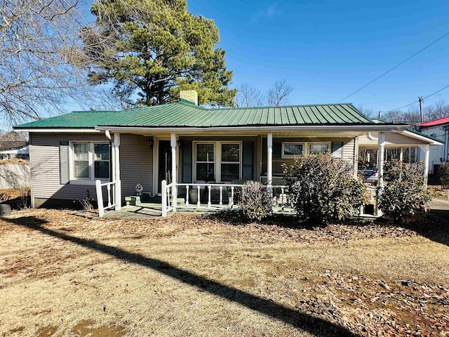 view of front facade with covered porch