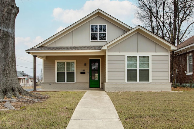 bungalow-style home featuring a front lawn