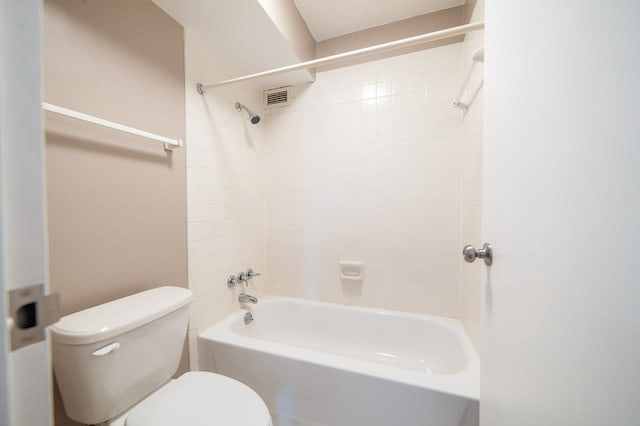 bathroom with tiled shower / bath and toilet