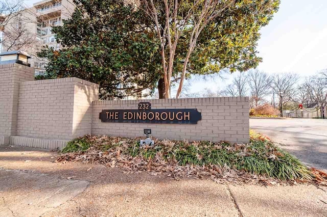 view of community / neighborhood sign