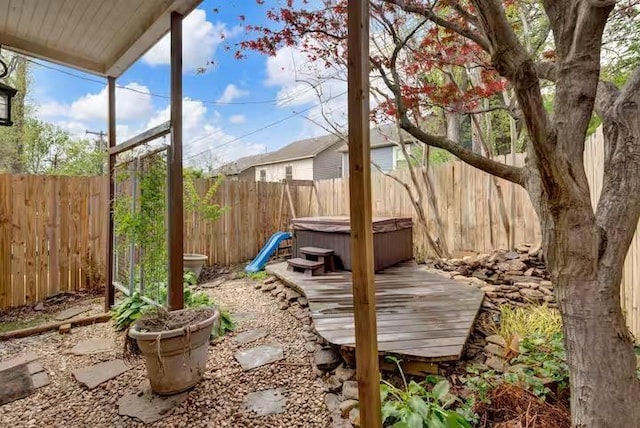 view of yard featuring a hot tub