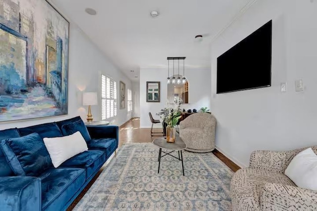 living room featuring hardwood / wood-style flooring and an inviting chandelier