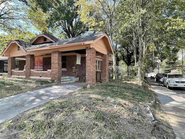 view of front of property featuring covered porch