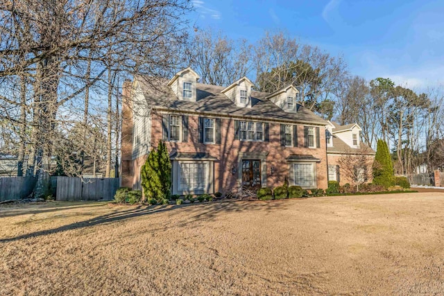 view of front of house featuring a front yard