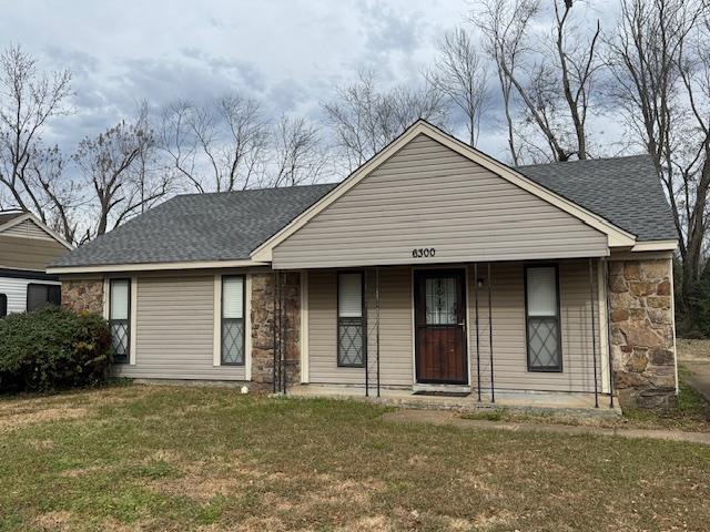 view of front of house with a front yard