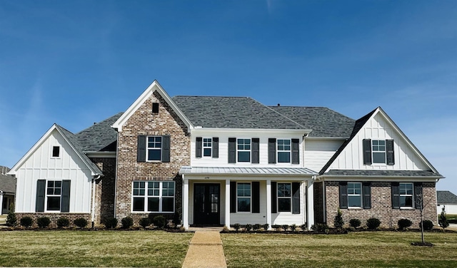 view of front of property with a front yard