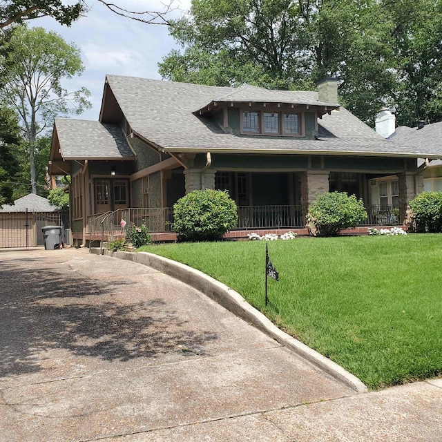 view of front of property with covered porch and a front lawn