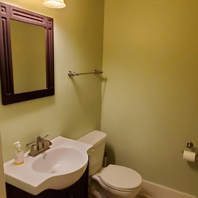 bathroom featuring sink and toilet