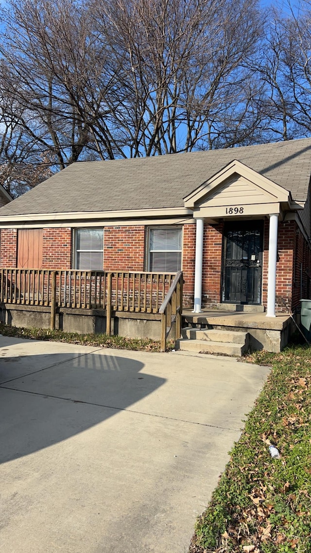 view of front facade with a porch