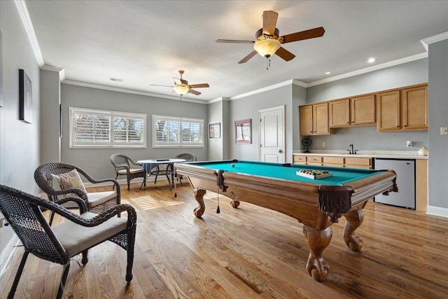 game room featuring pool table, light hardwood / wood-style floors, crown molding, ceiling fan, and sink