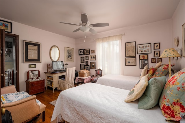 bedroom with ceiling fan, crown molding, and dark hardwood / wood-style floors