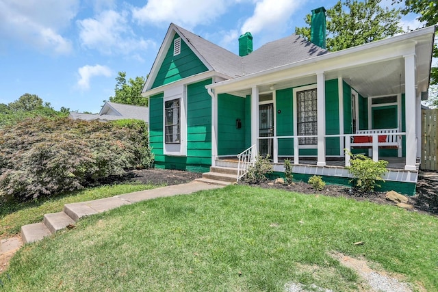 view of front of house featuring covered porch and a front lawn