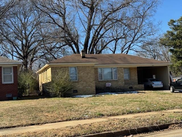 view of front facade featuring a carport and a front lawn