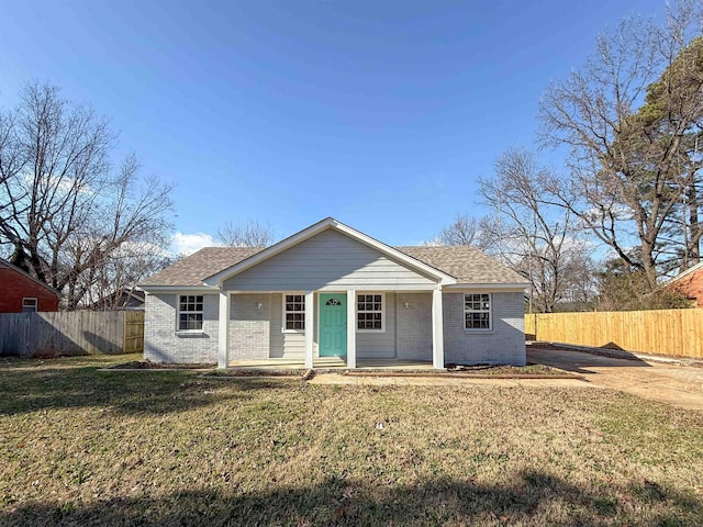 ranch-style home featuring a front yard and covered porch