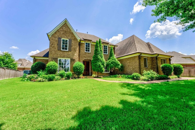 view of front facade featuring a front lawn