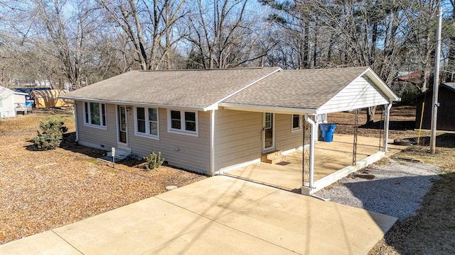 view of front facade with a carport