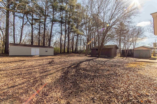 view of yard with a storage unit