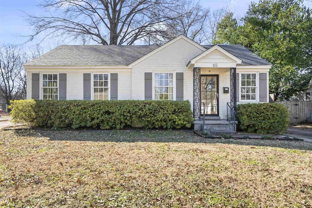 view of front of home featuring a front lawn