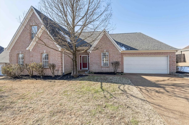 view of front of property featuring a front yard and a garage