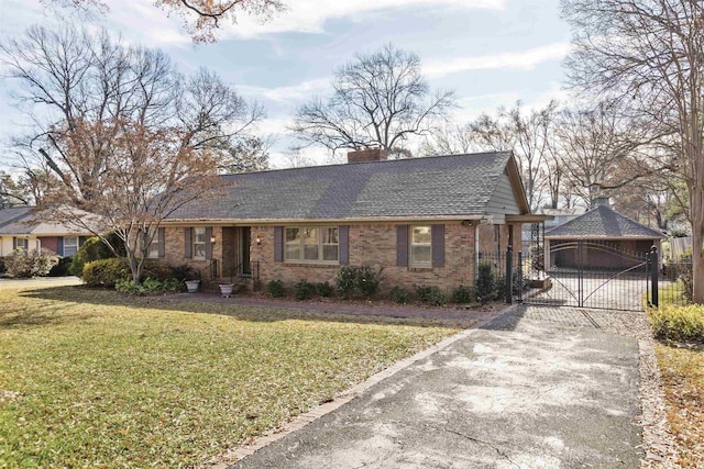 ranch-style house featuring a front yard