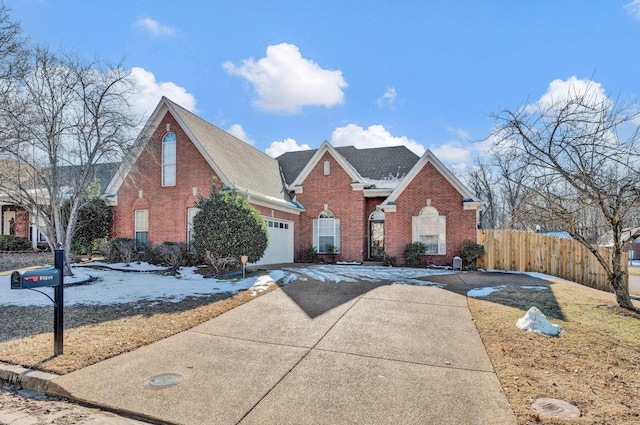 view of front property featuring a garage