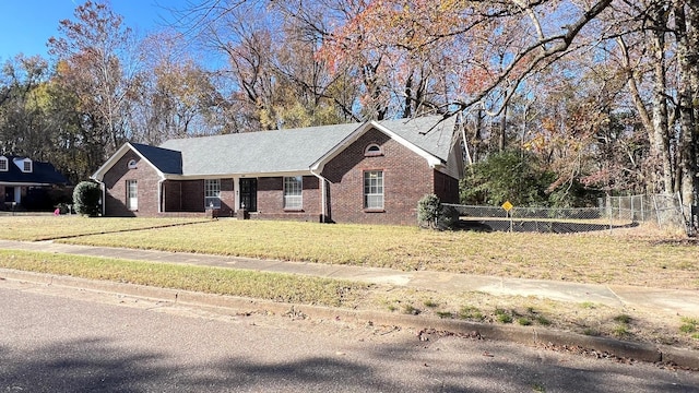 view of front of home featuring a front lawn